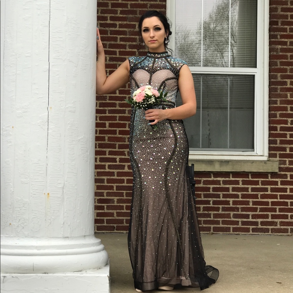 Henri’s Exclusive Dress
